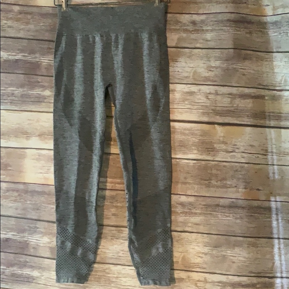 VICTORIA’s SECRET SEAMLESS CONTOUR LEGGINGS - M